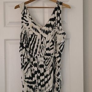 Patterned form fitting dress size L